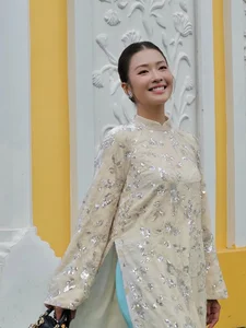 Kha Ngan radiates pure elegance in a traditional Vietnamese Ao Dai - image 5