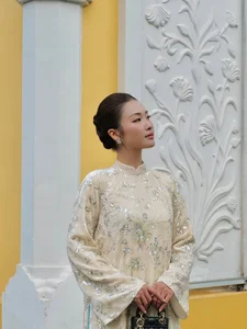 Kha Ngan radiates pure elegance in a traditional Vietnamese Ao Dai - image 7