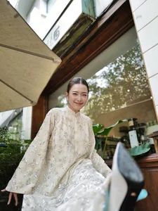 Kha Ngan radiates pure elegance in a traditional Vietnamese Ao Dai - image 4