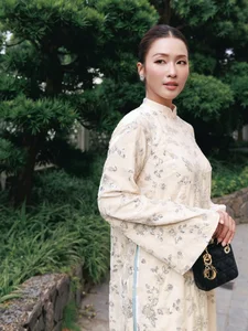 Kha Ngan radiates pure elegance in a traditional Vietnamese Ao Dai - image 2