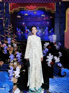 Kha Ngan radiates pure elegance in a traditional Vietnamese Ao Dai - image 3