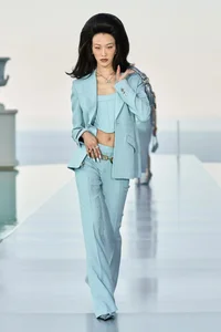 Must-Have Fashion Accessories Trending Right Now for the Modern Wardrobe - image 9