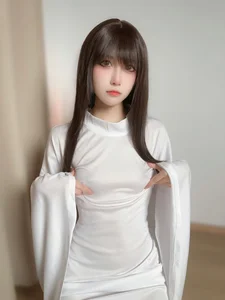 Ethereal Whispers: Pudding Dafa’s Hauntingly Beautiful Ghost Lady Halloween Vision - image 0