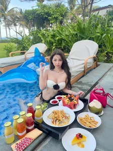 Tammy Pham Stuns in Form-Fitting Outfits Highlighting Her Stunning Figure and Modern Style - image 5