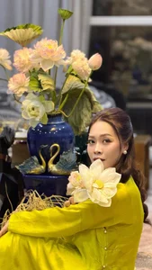 Inside Editor Hoang Trang’s Dreamy Home Filled with Beautiful Lotus Blossoms - image 4