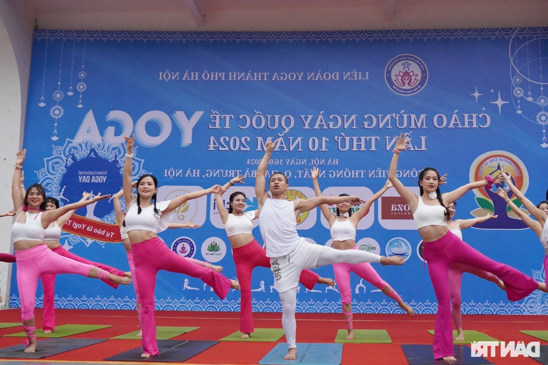 A Sea of Serenity: 2,000 Yoga Enthusiasts Gather for Mass Performance in Hanoi