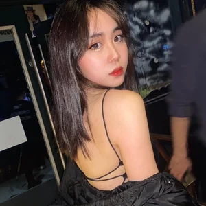 Multilingual Laotian Influencer Captivates Social Media with Stunning Bikini Photos - image 2