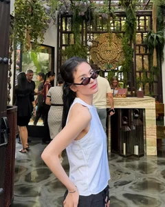 Song Hye Kyo Style Guide: Achieving Minimalist and Attractive Travel Outfits - image 0