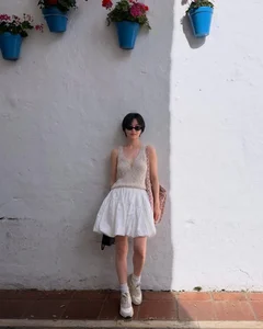 Song Hye Kyo Style Guide: Achieving Minimalist and Attractive Travel Outfits - image 3