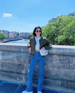 Song Hye Kyo Style Guide: Achieving Minimalist and Attractive Travel Outfits - image 2