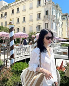 Song Hye Kyo Style Guide: Achieving Minimalist and Attractive Travel Outfits - image 4