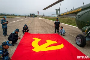 Vietnam Air Force Helicopter Flyover Commemorates Historic Dien Bien Phu Victory - image 3