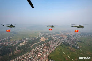 Vietnam Air Force Helicopter Flyover Commemorates Historic Dien Bien Phu Victory - image 1