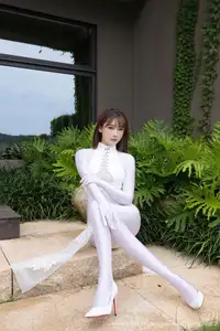 XiuRen No.10704: Lu Xuan Xuan Graceful in White, Captivating Elegance That Draws Every Gaze - image 4
