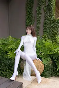 XiuRen No.10704: Lu Xuan Xuan Graceful in White, Captivating Elegance That Draws Every Gaze - image 5