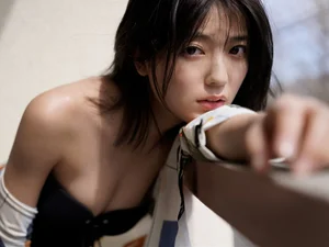 Mio Kudo Early Summer Elegance: A Radiant Photoshoot Capturing Seasonal Vibes - image 20
