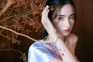 Surreal Gen Z Beauty: The Rise of AI-Like Aesthetics in Modern Chinese Fashion Photography - image 1