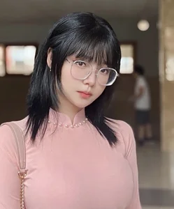 Sweet as Candy: The Viral Everyday Style of a Leading Female Cosplayer - image 0