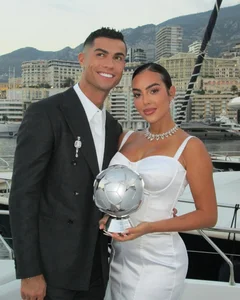 Georgina Rodriguez Dominates Paris Fashion Week: A High-Fashion Tribute to Ronaldo - image 3