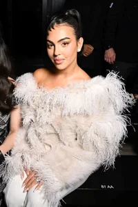 Georgina Rodriguez Dominates Paris Fashion Week: A High-Fashion Tribute to Ronaldo - image 2