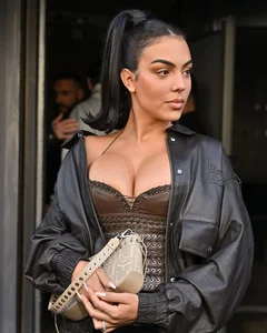 Georgina Rodriguez Dominates Paris Fashion Week: A High-Fashion Tribute to Ronaldo - image 7