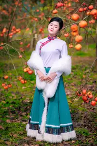 Graceful Vietnamese Girl in Traditional Attire Amidst Autumn Persimmon Garden - image 3