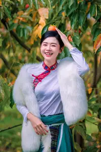 Graceful Vietnamese Girl in Traditional Attire Amidst Autumn Persimmon Garden - image 7