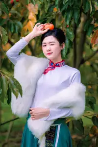 Graceful Vietnamese Girl in Traditional Attire Amidst Autumn Persimmon Garden - image 4