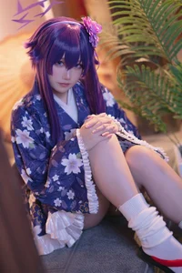Ethereal New Year Elegance: Lunananya’s Stunning Igusa Haruka Cosplay from Blue Archive - image 2