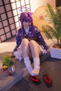 Ethereal New Year Elegance: Lunananya’s Stunning Igusa Haruka Cosplay from Blue Archive - image 0