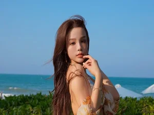 Huyen Baby Redefines Beachside Glamour with Sophisticated Style and High-End Fashion Trends - image 2