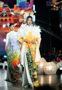 Vietnamese Beauty Queens Shine in Designer Viet Hung's Elegant Ao Dai Collection - image 7