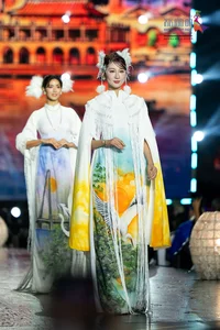 Vietnamese Beauty Queens Shine in Designer Viet Hung's Elegant Ao Dai Collection - image 5