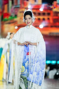 Vietnamese Beauty Queens Shine in Designer Viet Hung's Elegant Ao Dai Collection - image 8