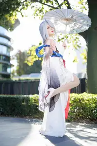 Coser Feng Jiang Jiang V as Shenhe Genshin Impact: Ethereal Beauty in a Captivating Outdoor Shoot - image 10