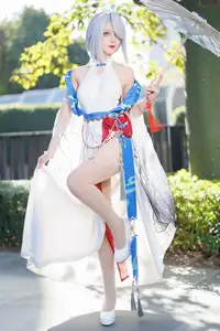 Coser Feng Jiang Jiang V as Shenhe Genshin Impact: Ethereal Beauty in a Captivating Outdoor Shoot - image 1