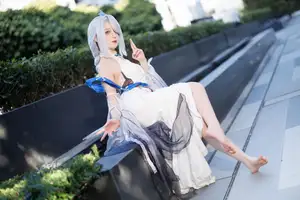 Coser Feng Jiang Jiang V as Shenhe Genshin Impact: Ethereal Beauty in a Captivating Outdoor Shoot - image 6