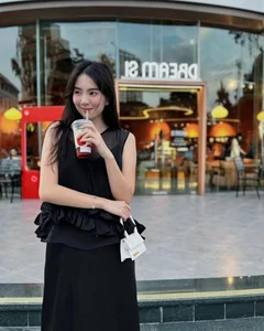 Mastering Monochrome Style: Elegant Black and White Outfit Inspiration from Fashion Icon Mai Ngoc - image 5