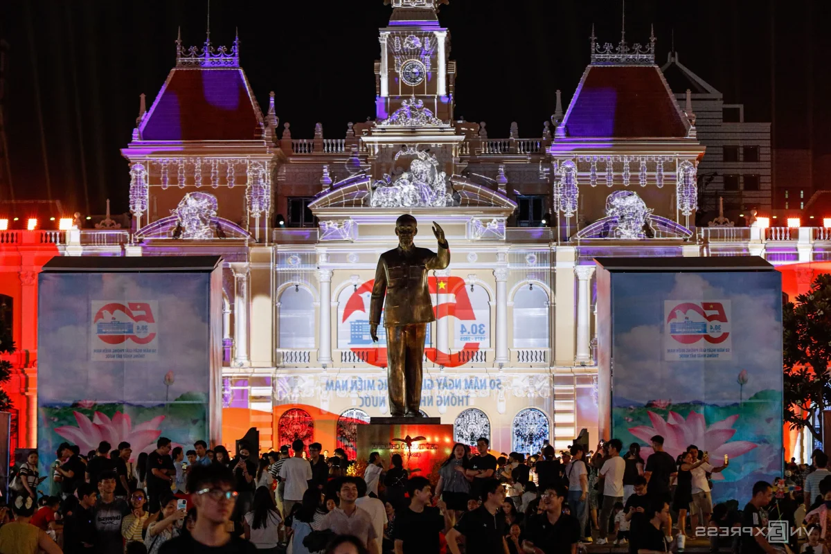 Breathtaking Light Festival Illuminates Ho Chi Minh City