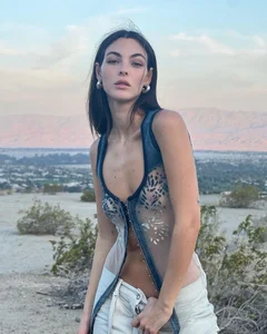 Leonardo DiCaprio and Vittoria Ceretti: Exploring the Glamorous Life and High-Fashion Career of the Hollywood Star’s Latest Partner - image 4