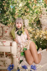 Ethereal Wisdom: Mumu Momo Captures the Divine Essence of Nahida in Stunning Cosplay - image 1