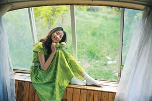 Artistic Portraits in Dali: Xiao U for YiTuYu Art Language Vol.9132 - Vintage Bus Aesthetic - image 18