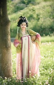 Captivating Visuals in YiTuYu Art Language Vol.7285 Featuring Xiao Yu - image 3