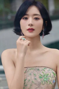 Zhao Liying Stuns in New High-Fashion Gallery Showcasing Timeless Elegance - image 0