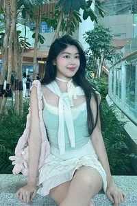 Lọ Lem’s Fashion Transformation: Celebrating Style and Maturity at 18 - image 4