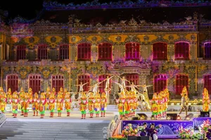 Kien Trung Palace Shines at Hue Festival: A Night of Royal Splendor - image 7