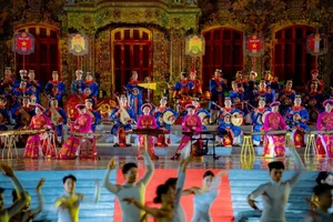 Kien Trung Palace Shines at Hue Festival: A Night of Royal Splendor - image 4