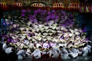 Kien Trung Palace Shines at Hue Festival: A Night of Royal Splendor - image 3