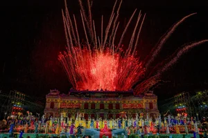 Kien Trung Palace Shines at Hue Festival: A Night of Royal Splendor - image 5