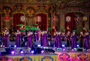 Kien Trung Palace Shines at Hue Festival: A Night of Royal Splendor - image 8